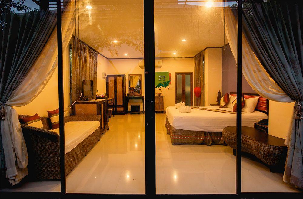 Resor Ploykhumthong Boutique Bangkok